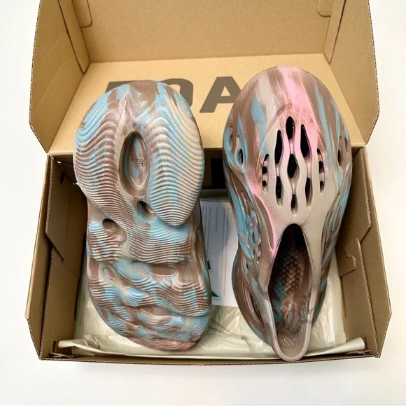 Yeezy Foam RNNR MX Sand Grey - Picture 3 of 3